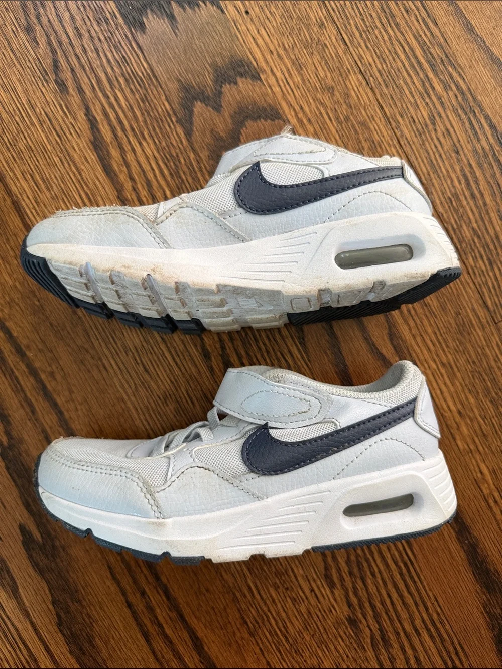 E Nike Kids 1Y White and Navy Velcro Sneakers